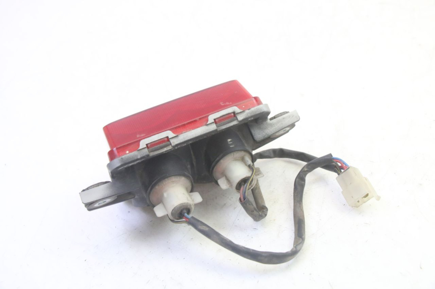 photo de FANALE STOP POSTERIORE  KAWASAKI GPX R WARBIRD 600 (1988 - 1993) - Primo piano tecnico