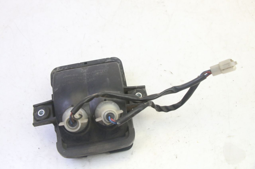 photo de FANALE STOP POSTERIORE  KAWASAKI GPZ RX 1000 (1986 - 1988) - Stato della superficie e materiale