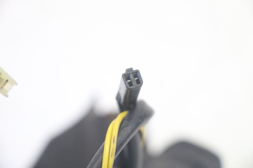 photo de FANALE STOP POSTERIORE  SUZUKI GSF N BANDIT 600 (1996 - 1999) - Stato della superficie e materiale