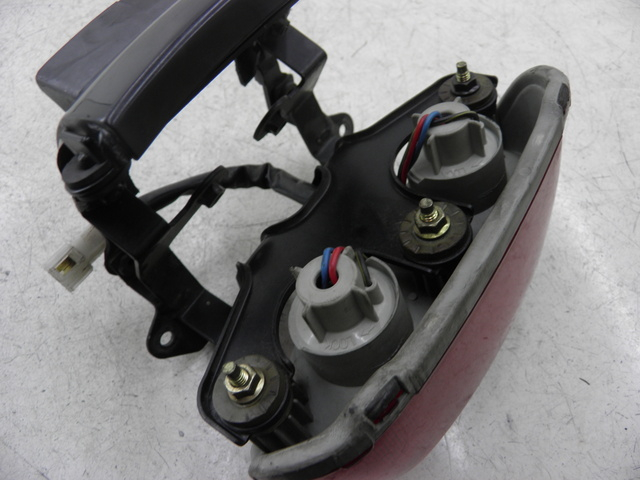 photo de FANALE POSTERIORE KAWASAKI ZZR 600 (1995 - 2004)