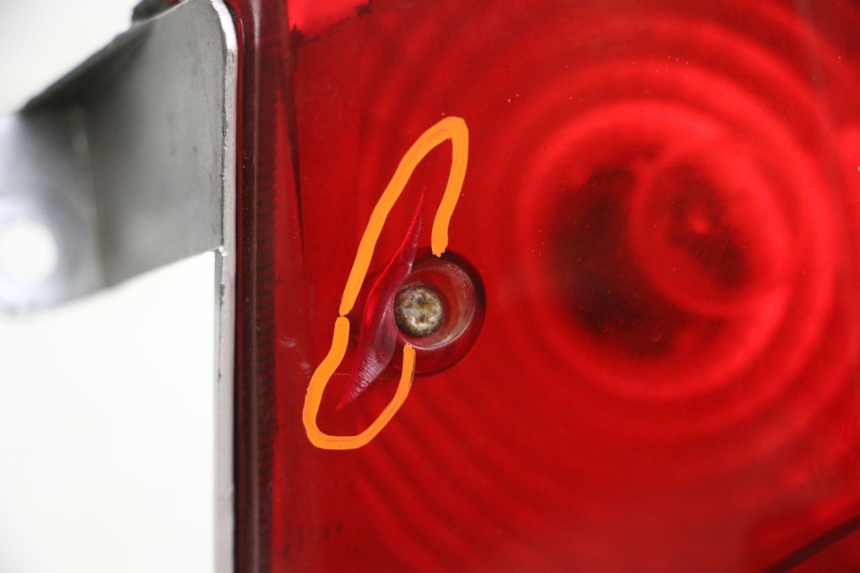 photo de FANALE POSTERIORE DAELIM S1 125 (2007 - 2016) - Dettagli dei punti di fissaggio