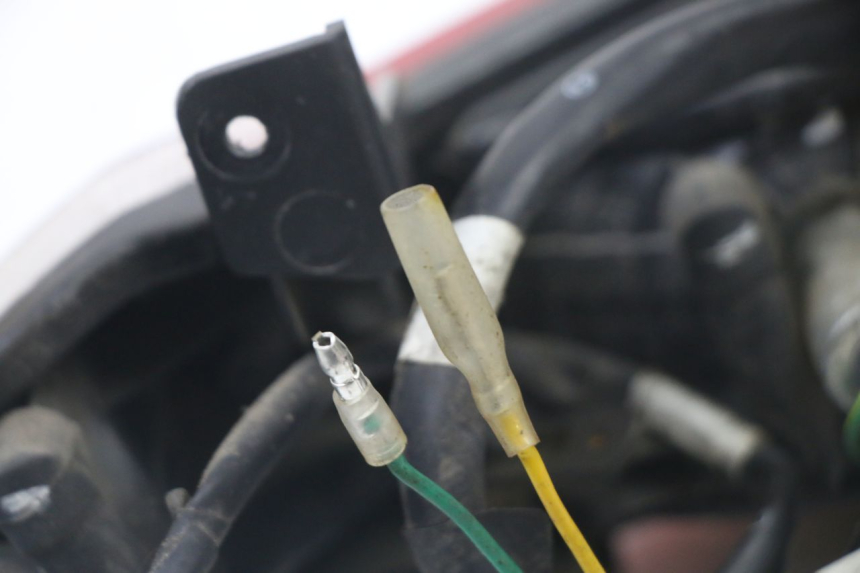 photo de FANALE STOP POSTERIORE  PEUGEOT TWEET PRO CARGO 50 (2018 - 2020) - Dettagli dei punti di fissaggio