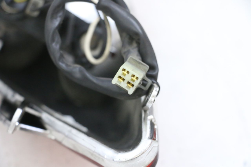 photo de FANALE POSTERIORE YAMAHA XMAX X-MAX 125 (2006 - 2009) - Dettagli dei punti di fissaggio