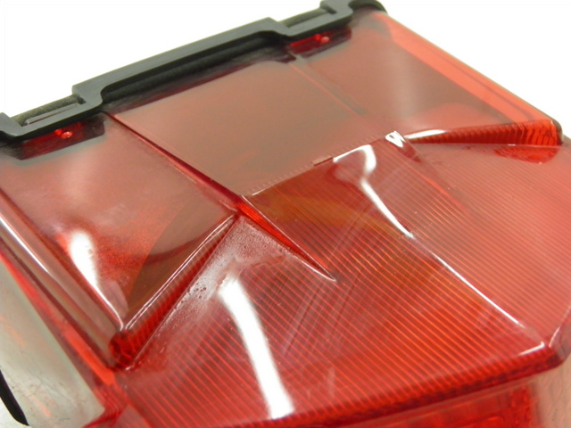 photo de Fanale posteriore YAMAHA TDM 900 (2004 - 2006) - Stato della superficie e materiale