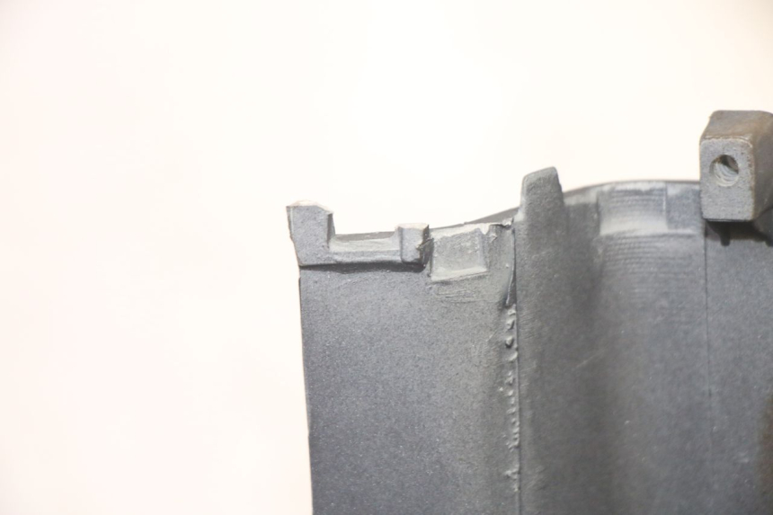 photo de PARAFANGO POSTERIORE DESTRO KYMCO AGILITY 4T 50 (2018 - 2022) - Altra vista dell'articolo