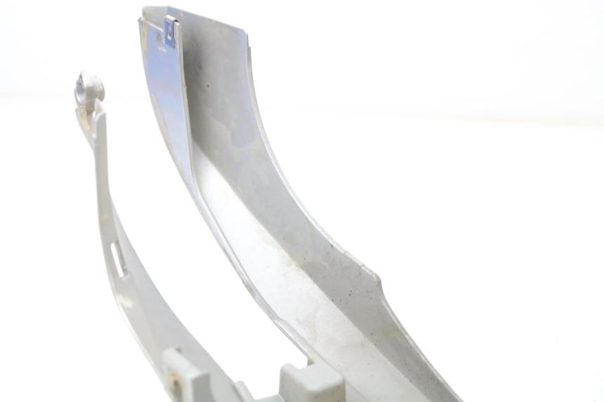 photo de PARAFANGO POSTERIORE DESTRO PIAGGIO BEVERLY 125 (1998 - 2005)