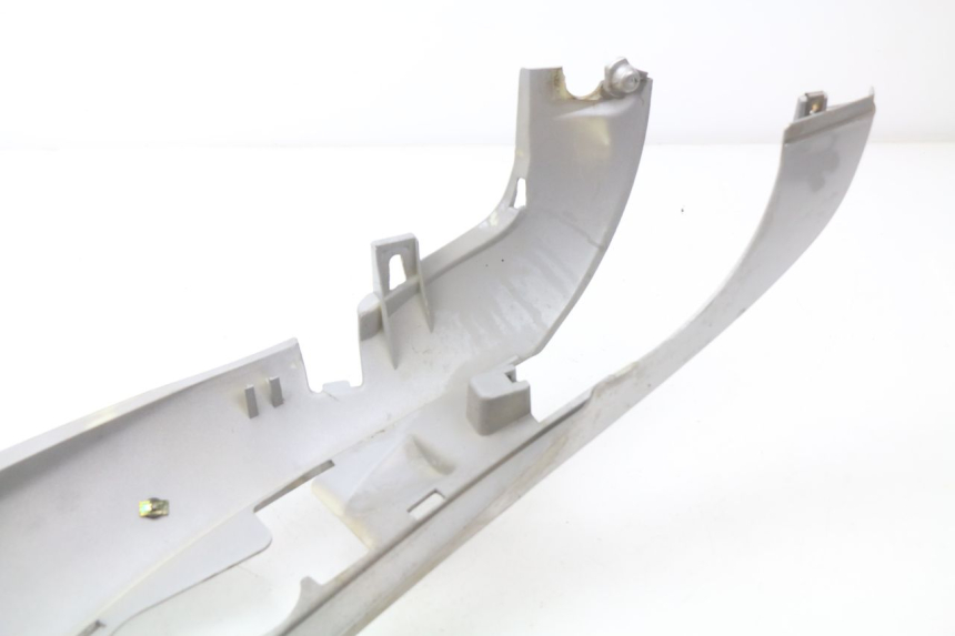 photo de PARAFANGO POSTERIORE DESTRO PIAGGIO BEVERLY 125 (1998 - 2005)