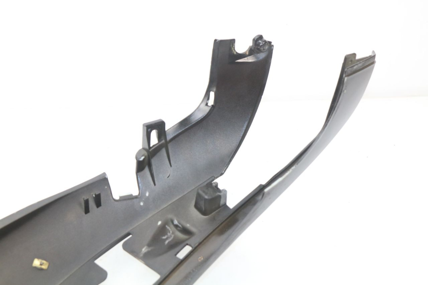 photo de PARAFANGO POSTERIORE DESTRO PIAGGIO BEVERLY 125 (1998 - 2005)