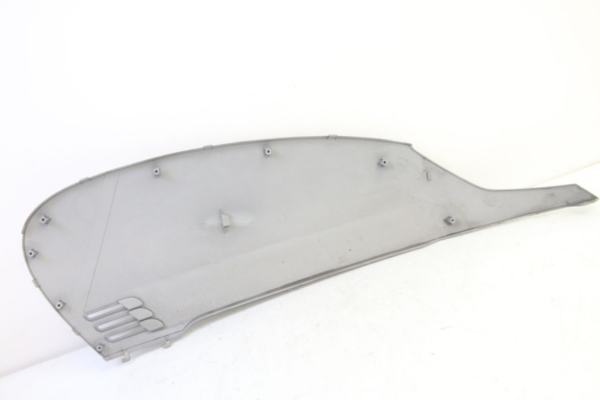 photo de PARAFANGO POSTERIORE DESTRO SYM FIDDLE 3 III 125 (2014 - 2020) - Primo piano tecnico