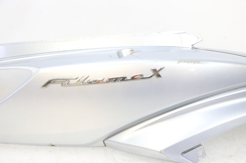 photo de CARENA POSTERIORE DESTRA MBK FLAME X 125 (2007 - 2016) - Foto prodotto supplementare