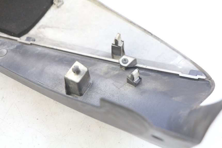 photo de PARAFANGO POSTERIORE DESTRO HONDA FJS SILVERWING SILVER WING 400 (2009 - 2016)