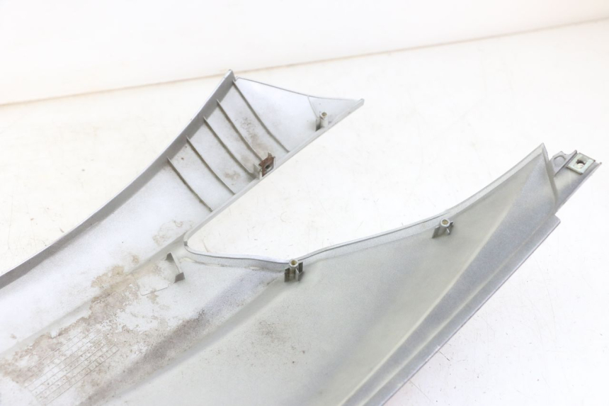 photo de CARENA POSTERIORE DESTRA HONDA SCV LEAD 100 (2003 - 2007)