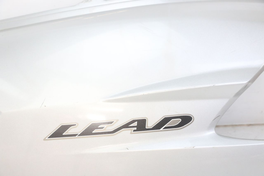 photo de CARENA POSTERIORE DESTRA HONDA SCV LEAD 100 (2003 - 2007)