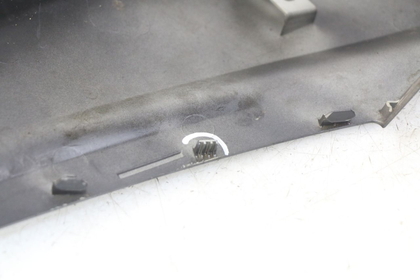 photo de PARAFANGO POSTERIORE DESTRO YAMAHA HW XENTER 125 (2011 - 2017)