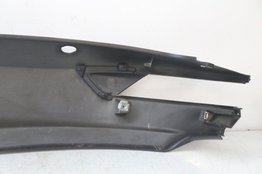 photo de CARENA POSTERIORE DESTRA PIAGGIO MP3 HPE 350 (2018 - 2020)