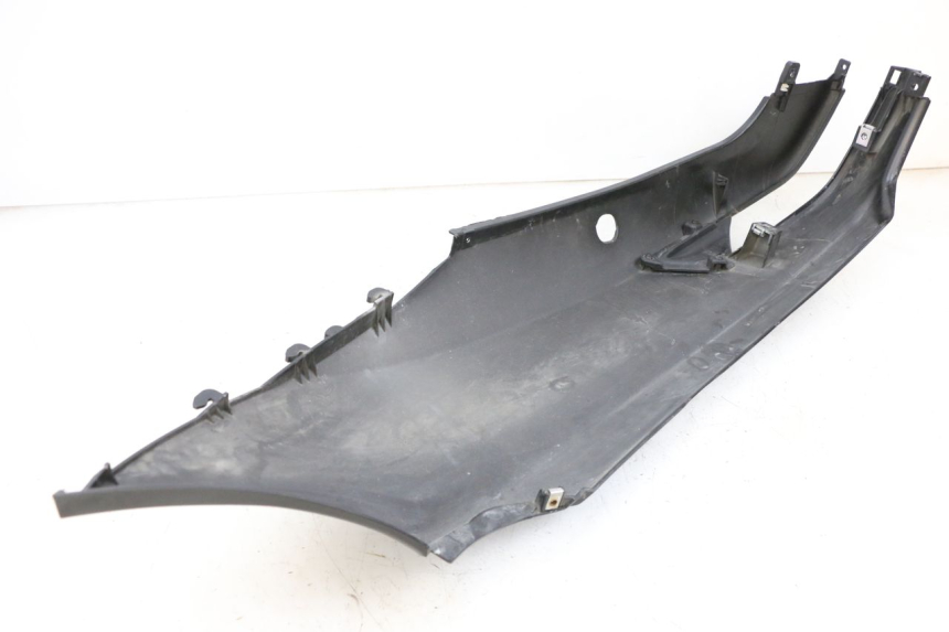 photo de CARENA POSTERIORE DESTRA PIAGGIO MP3 HPE 350 (2018 - 2020) - Altra angolazione