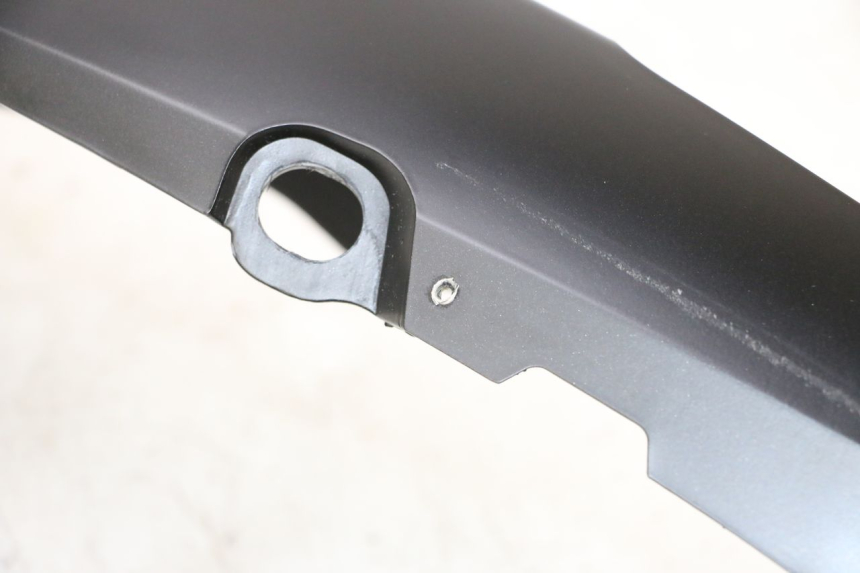 photo de CARENA POSTERIORE DESTRA PIAGGIO MP3 HPE 300 (2019 - 2026) - Dettagli dei punti di fissaggio