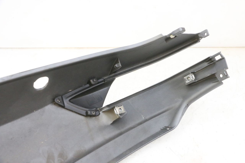 photo de CARENA POSTERIORE DESTRA PIAGGIO MP3 500 (2016 - 2018) - Dettaglio del componente