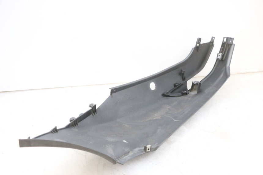 photo de CARENA POSTERIORE DESTRA PIAGGIO MP3 500 (2016 - 2018) - Altra angolazione