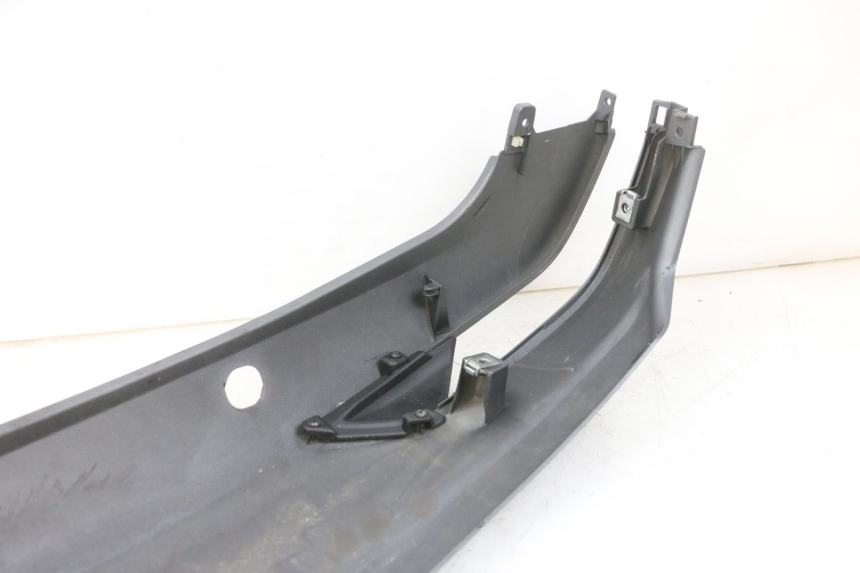 photo de CARENA POSTERIORE DESTRA PIAGGIO MP3 500 (2016 - 2018) - Primo piano tecnico