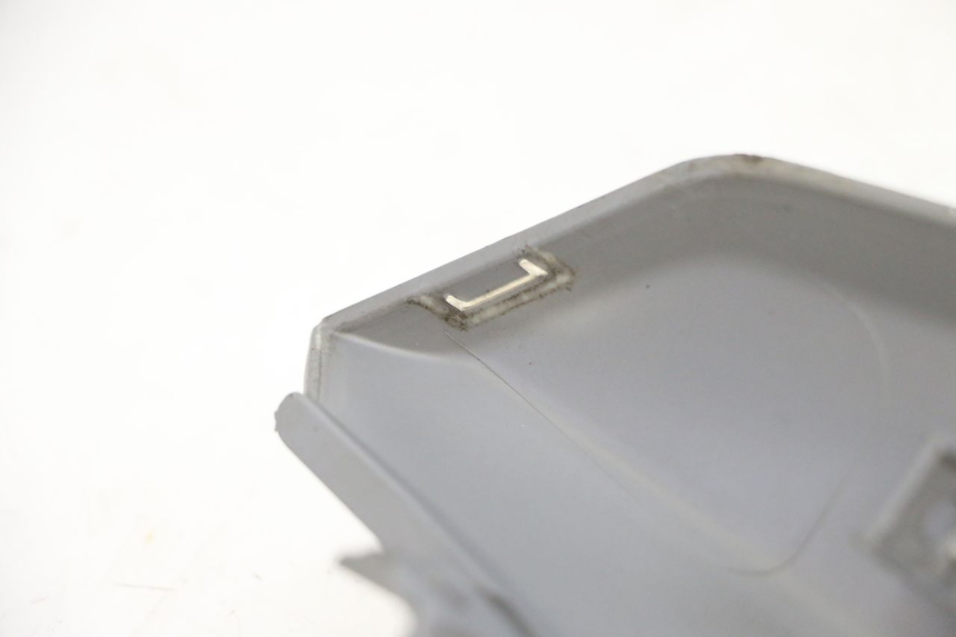 photo de CARENA POSTERIORE DESTRA SYM ORBIT III 3 4T 50 (2021 - 2025) - Primo piano tecnico