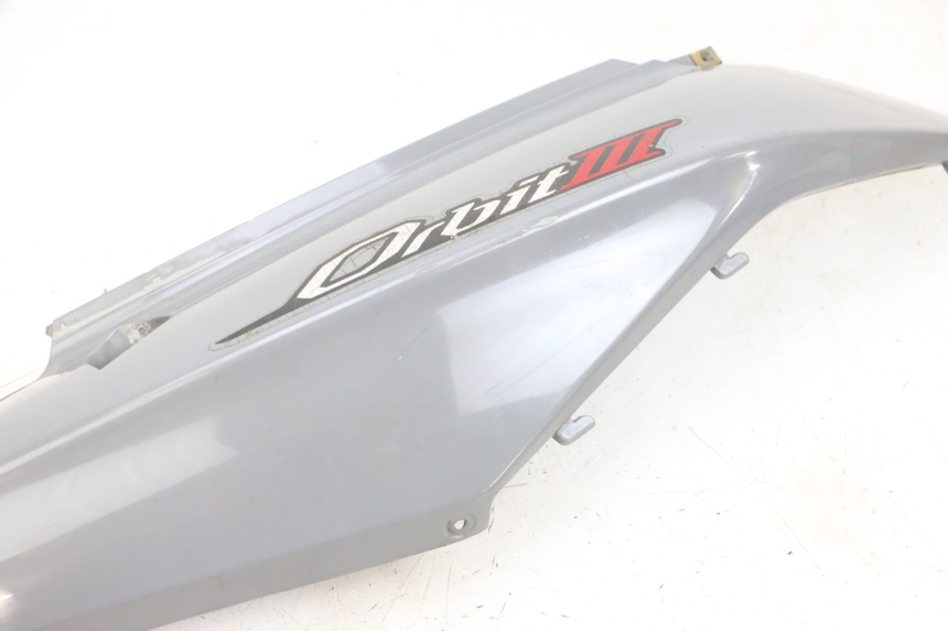 photo de CARENA POSTERIORE DESTRA SYM ORBIT III 3 4T 50 (2021 - 2025) - Dettagli dei punti di fissaggio