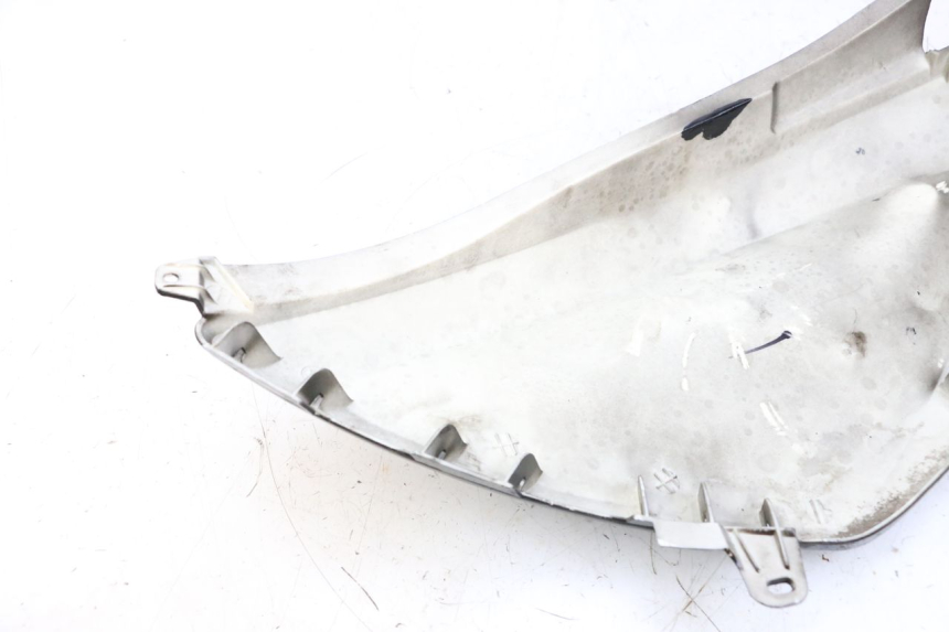 photo de PARAFANGO POSTERIORE DESTRO JM MOTORS SANTANA 50 (2014 - 2023) - Primo piano tecnico