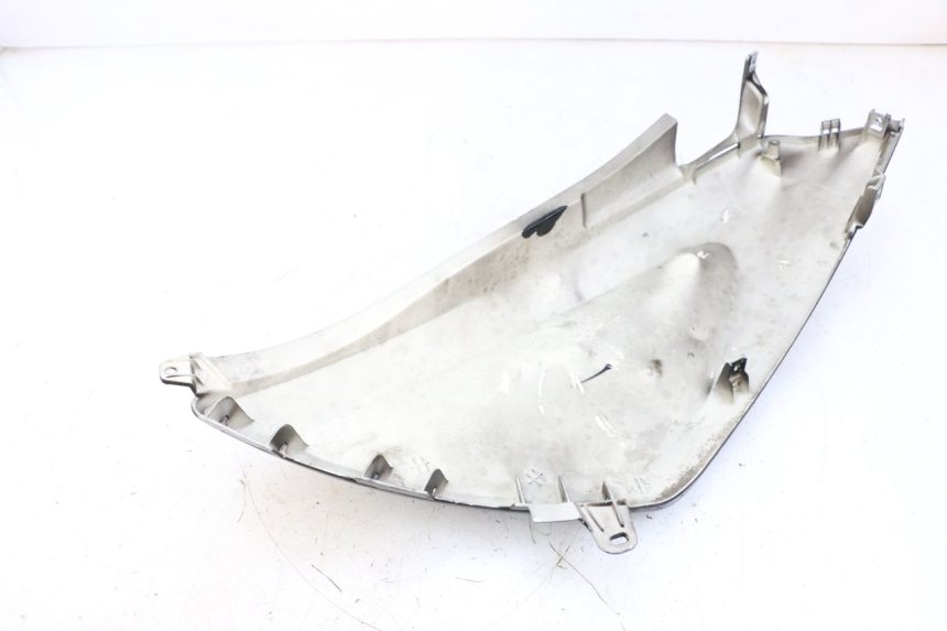 photo de PARAFANGO POSTERIORE DESTRO JM MOTORS SANTANA 50 (2014 - 2023) - Dettagli dei punti di fissaggio