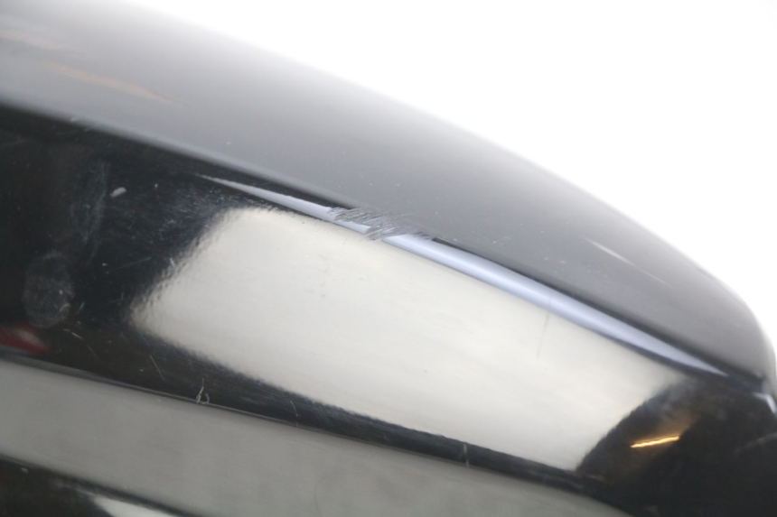 photo de PARAFANGO POSTERIORE DESTRO SUZUKI SIXTEEN 125 (2008 - 2010)