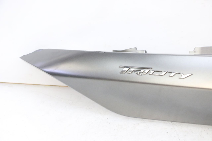 photo de CARENA POSTERIORE DESTRA YAMAHA TRICITY 300 (2020 - 2024) - Ispezione visiva dettagliata