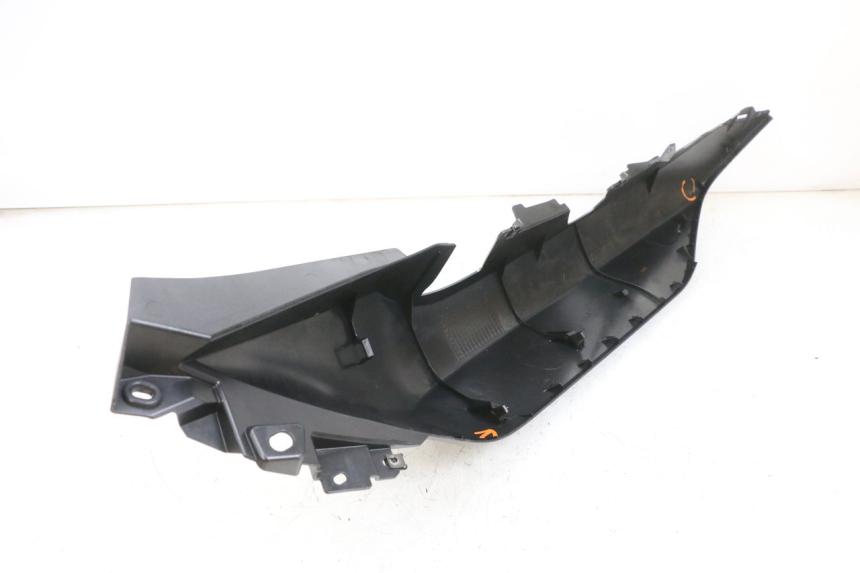 photo de CARENA POSTERIORE DESTRA YAMAHA TRICITY 300 (2020 - 2024) - Stato della superficie e materiale