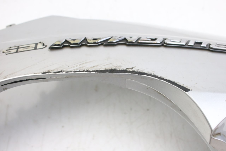 photo de PARAFANGO POSTERIORE DESTRO SUZUKI UH BURGMAN 125 (2002 - 2006)