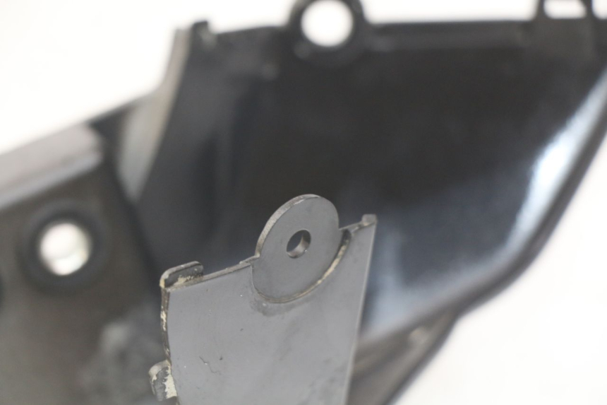 photo de PARAFANGO POSTERIORE DESTRO SYM WOLF SB 125 (2011 - 2018)