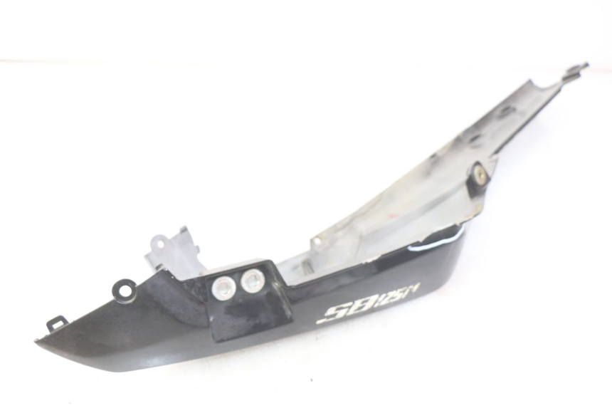 photo de PARAFANGO POSTERIORE DESTRO SYM WOLF SB 125 (2011 - 2018)