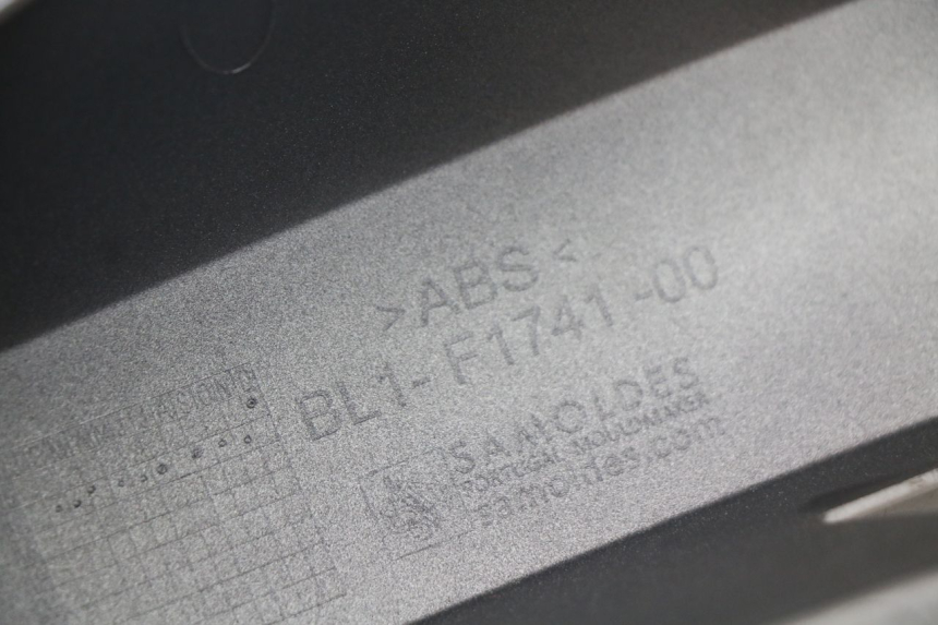 photo de PARAFANGO POSTERIORE DESTRO YAMAHA XMAX X-MAX ABS 125 (2017 - 2020)