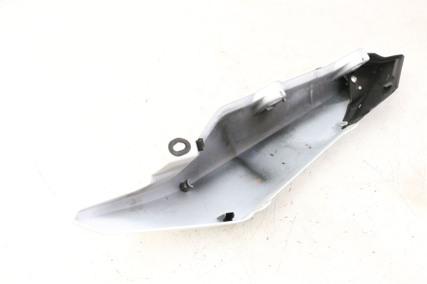 photo de CARENA POSTERIORE DESTRA YAMAHA XJ6 ABS 600 (2008 - 2016)