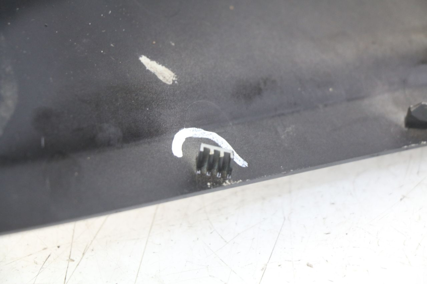 photo de PARAFANGO POSTERIORE DESTRO YAMAHA HW XENTER 125 (2011 - 2017)