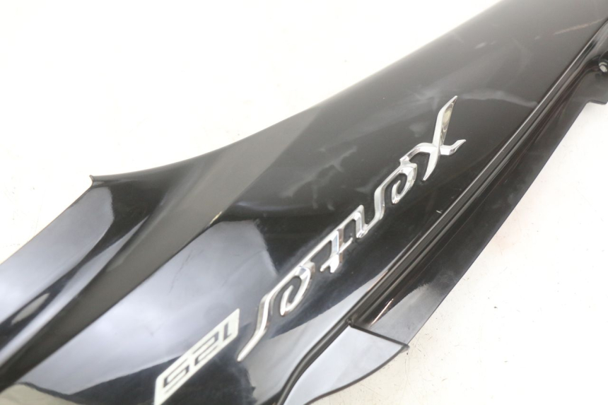 photo de PARAFANGO POSTERIORE DESTRO YAMAHA HW XENTER 125 (2011 - 2017)