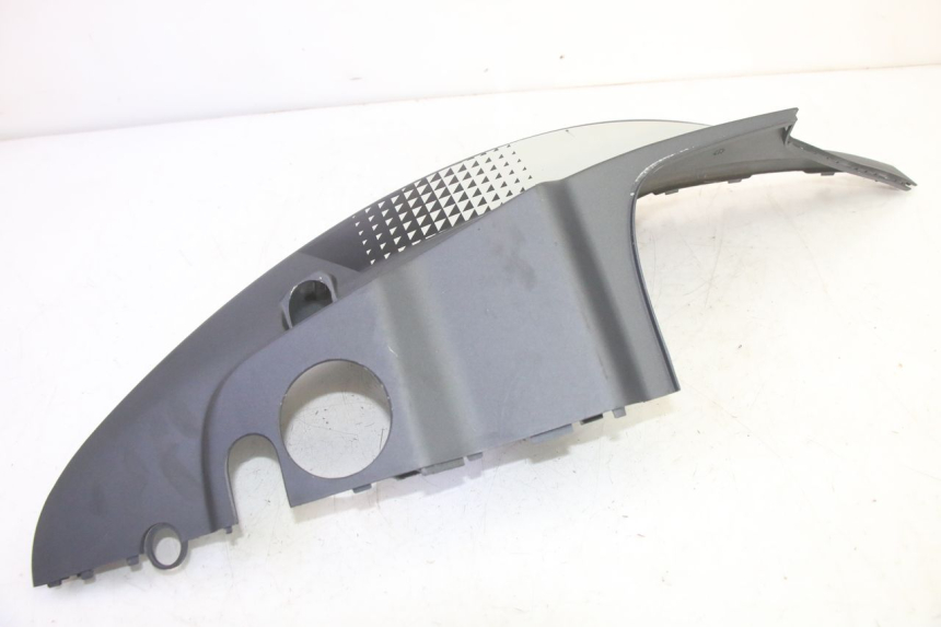 photo de FLANC POSTERIORE SINISTRO KYMCO AGILITY 4T 50 (2018 - 2022) - Dettagli dei punti di fissaggio