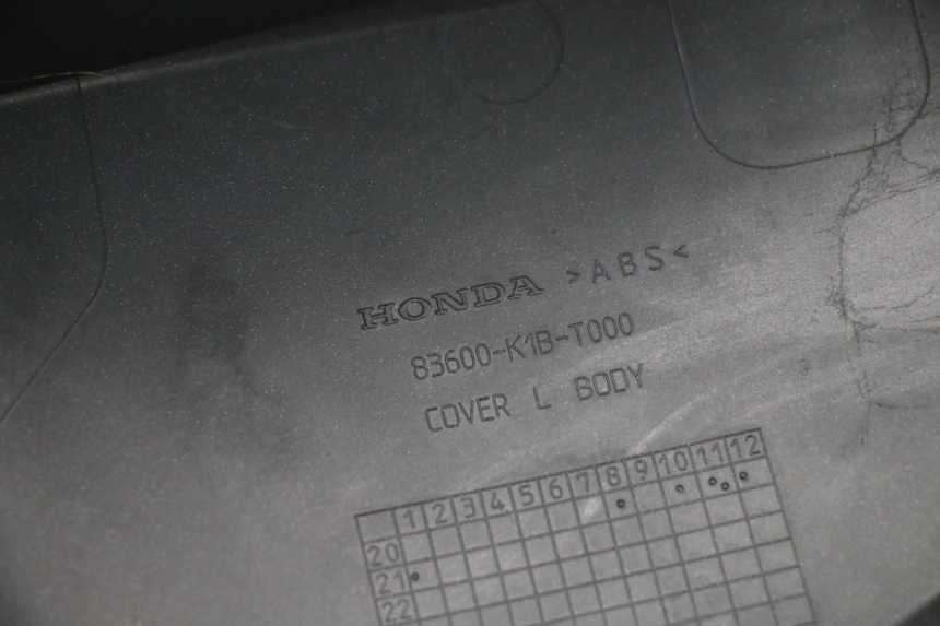 photo de CARENA POSTERIORE SINISTRA HONDA FORZA 125 (2021 - 2025)