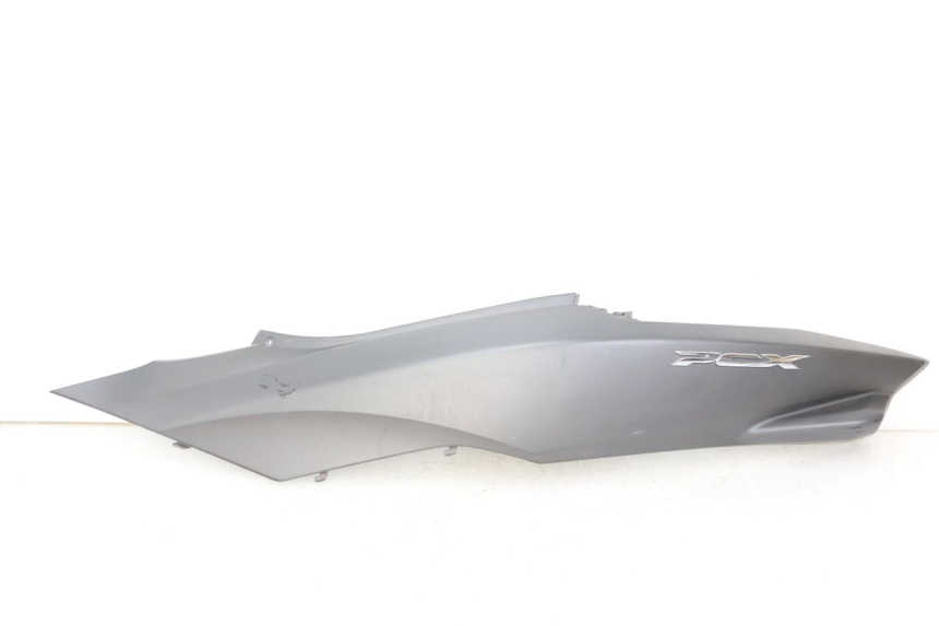 photo de CARENA POSTERIORE SINISTRA HONDA PCX (JF57/JF64) 125 (2014 - 2018)