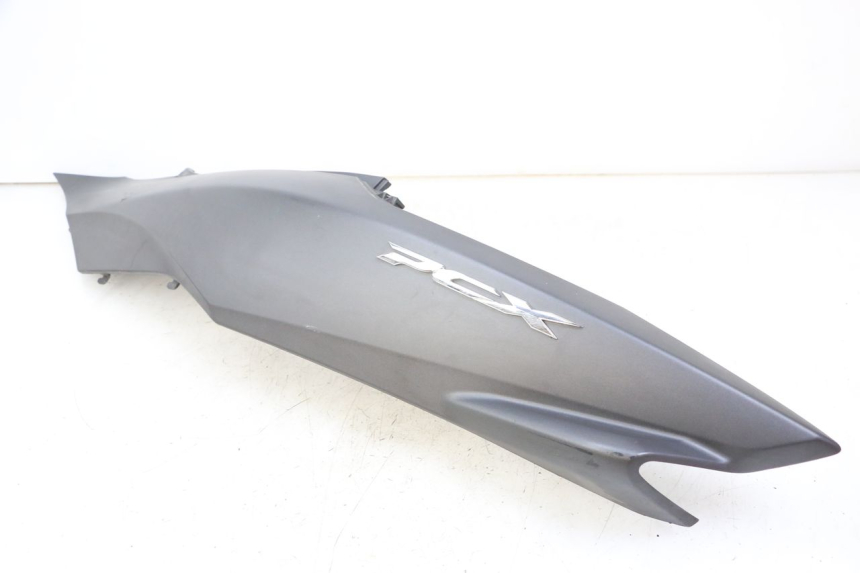 photo de CARENA POSTERIORE SINISTRA HONDA PCX (JF57/JF64) 125 (2014 - 2018)