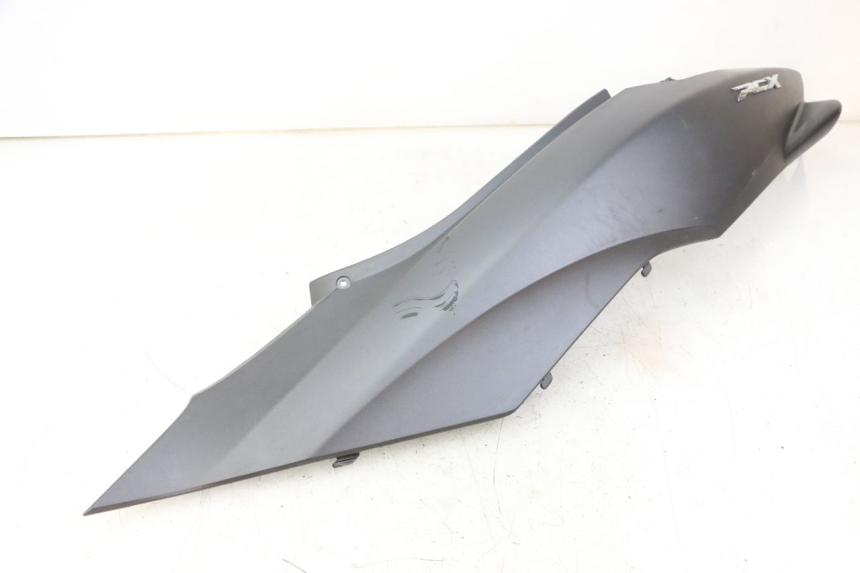 photo de CARENA POSTERIORE SINISTRA HONDA PCX (JF57/JF64) 125 (2014 - 2018)