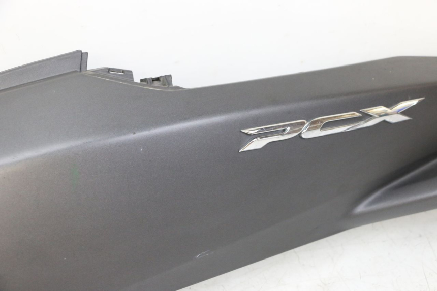 photo de CARENA POSTERIORE SINISTRA HONDA PCX (JF57/JF64) 125 (2014 - 2018)
