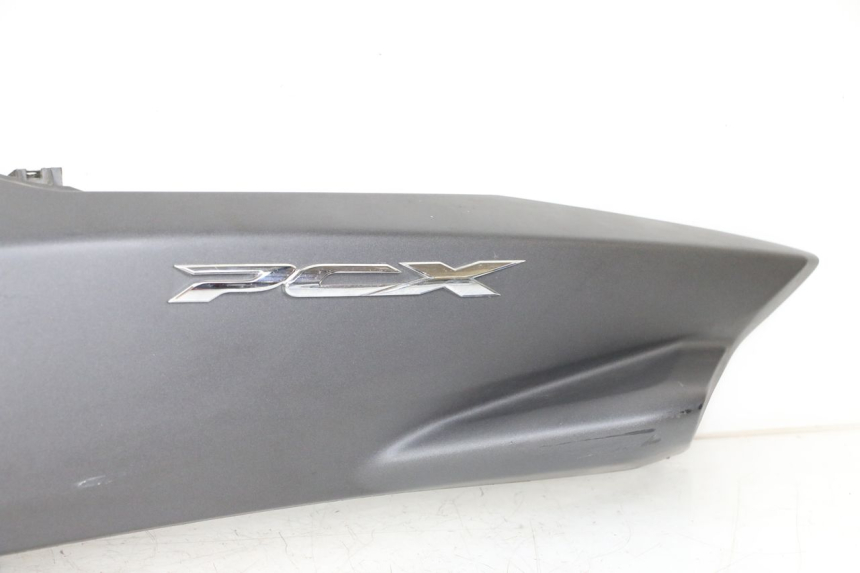 photo de CARENA POSTERIORE SINISTRA HONDA PCX (JF57/JF64) 125 (2014 - 2018)