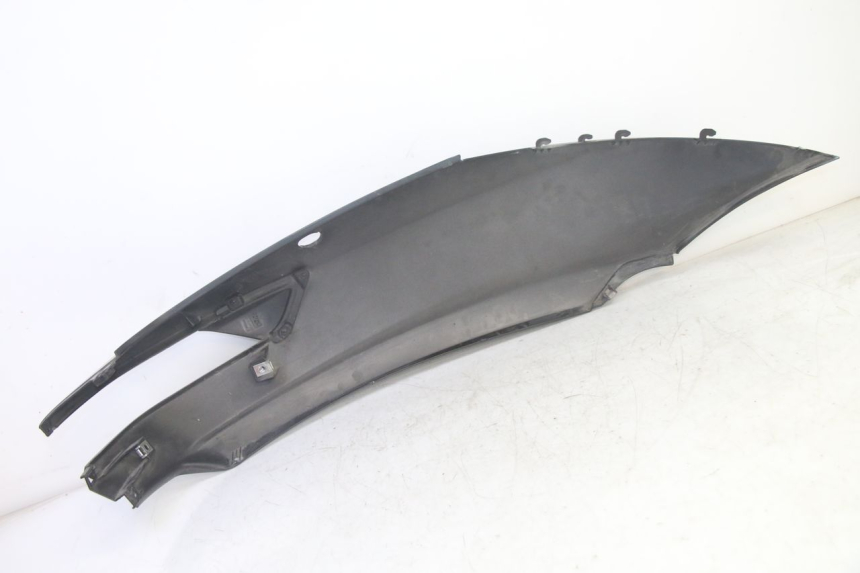 photo de CARENA POSTERIORE SINISTRA PIAGGIO MP3 HPE 350 (2018 - 2020) - Dettagli dei punti di fissaggio