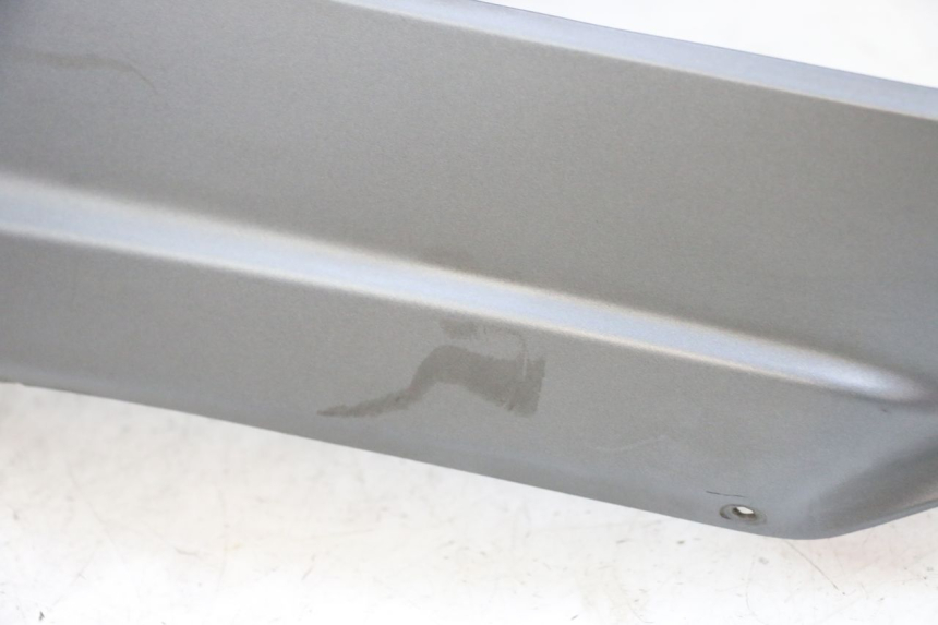 photo de CARENA POSTERIORE SINISTRA PIAGGIO MP3 500 (2016 - 2018) - Dettagli dei punti di fissaggio