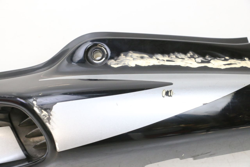 photo de CARENA POSTERIORE SINISTRA HONDA NSR R 125 (1994 - 2003) - Focus sulla struttura