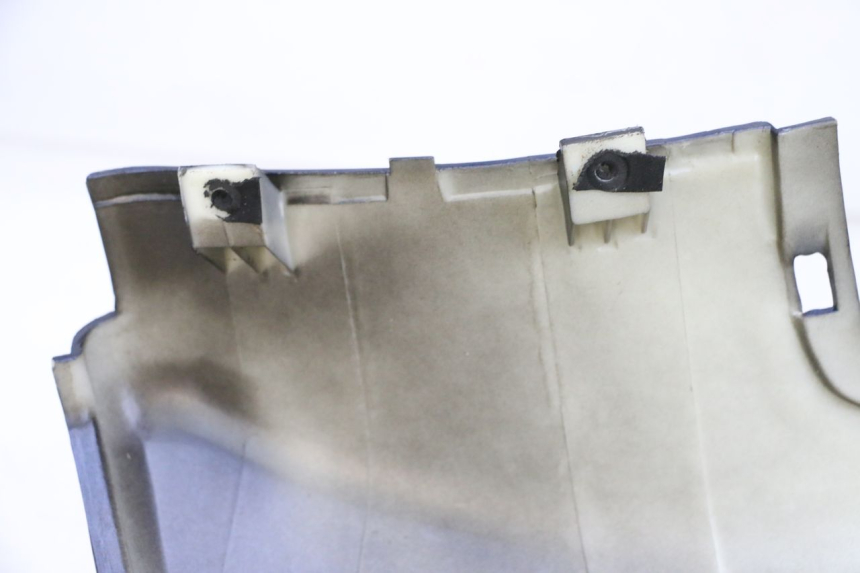 photo de CARENA POSTERIORE SINISTRA JM MOTORS OLDIES GT 4T 50 (2018 - 2025) - Dettagli dei punti di fissaggio