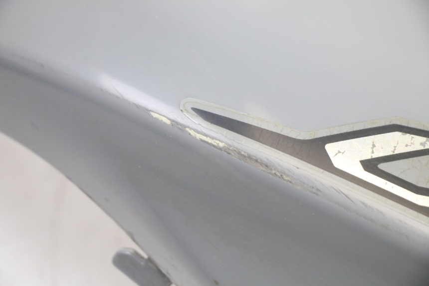 photo de CARENA POSTERIORE SINISTRA SYM ORBIT III 3 4T 50 (2021 - 2025) - Primo piano tecnico